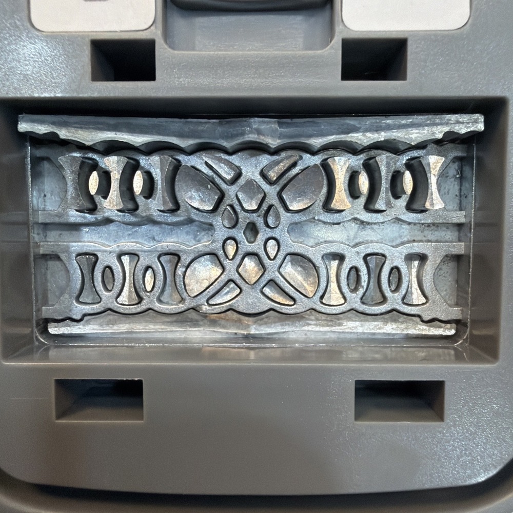We R Memory Keepers Edge Border Paper Punch LOOP NEW - Picture 8 of 16